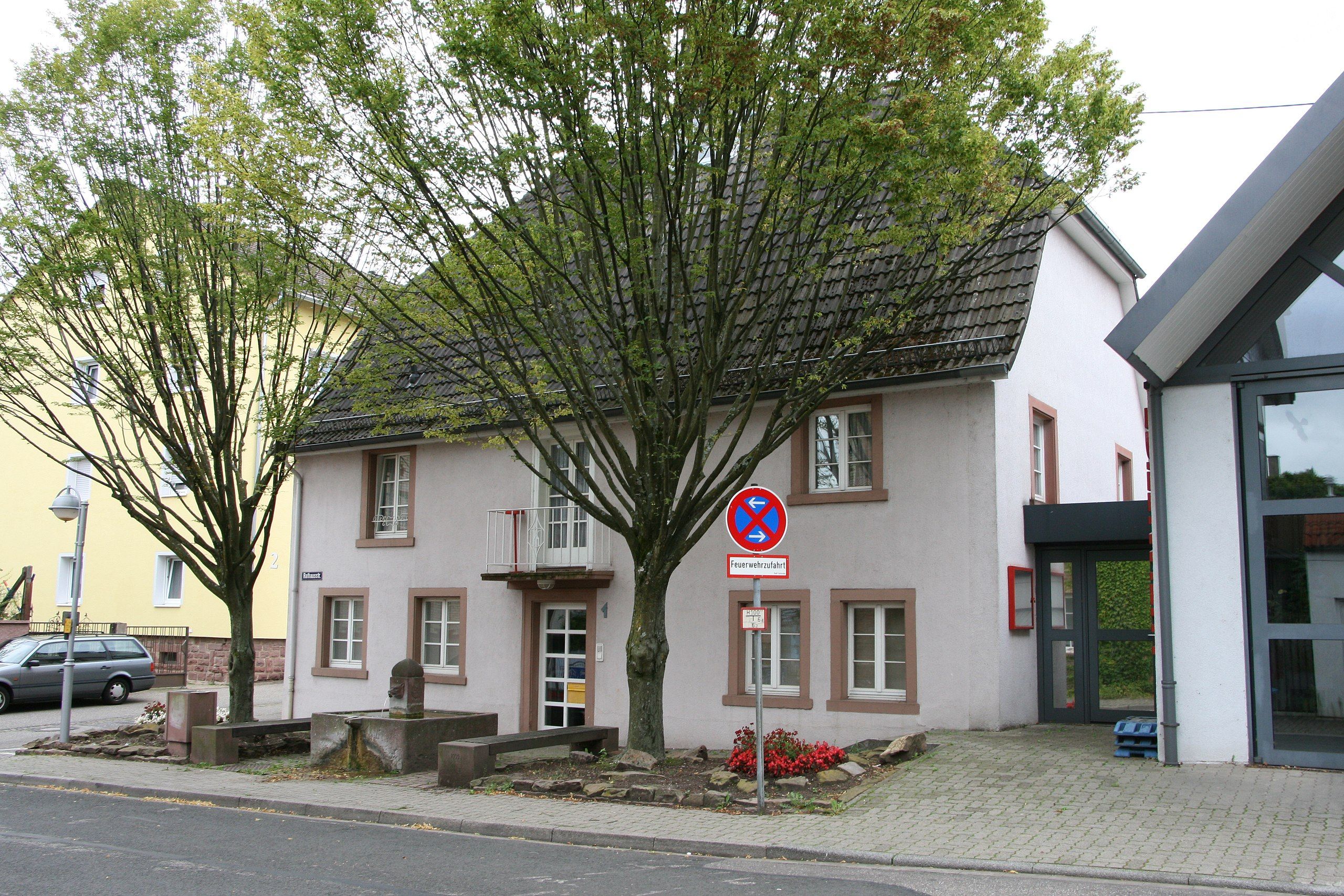 wolfartsweier_rathaus | Immobilienmakler Wolfartsweier (Karlsruhe) - MAPA Immobilien
