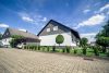 Großzügiges Familienglück! Freistehendes Ein- bis Zweifamilienhaus in guter Wohnlage in Spöck - Hausansicht